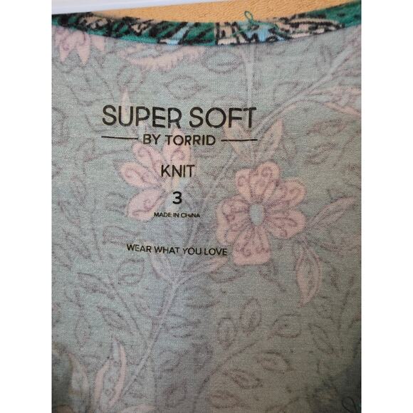 Torrid Super Soft Knit Top 3x Womens Plus Size Green Floral V Neck Pullover - Picture 4 of 6